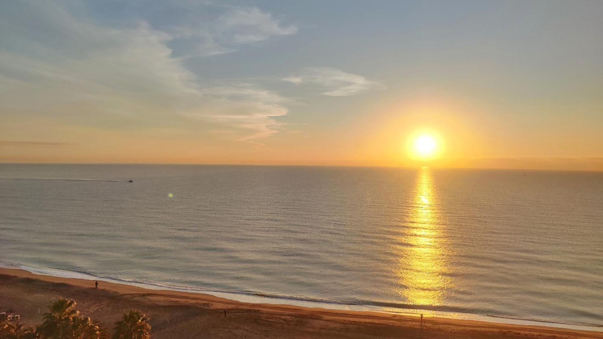 Beachfront -- New Luxury Apartment -- 1ª Linea Playa -- Fuengirola City Center -- Private Parking -- Panoramic Sea Views -- Esterno foto