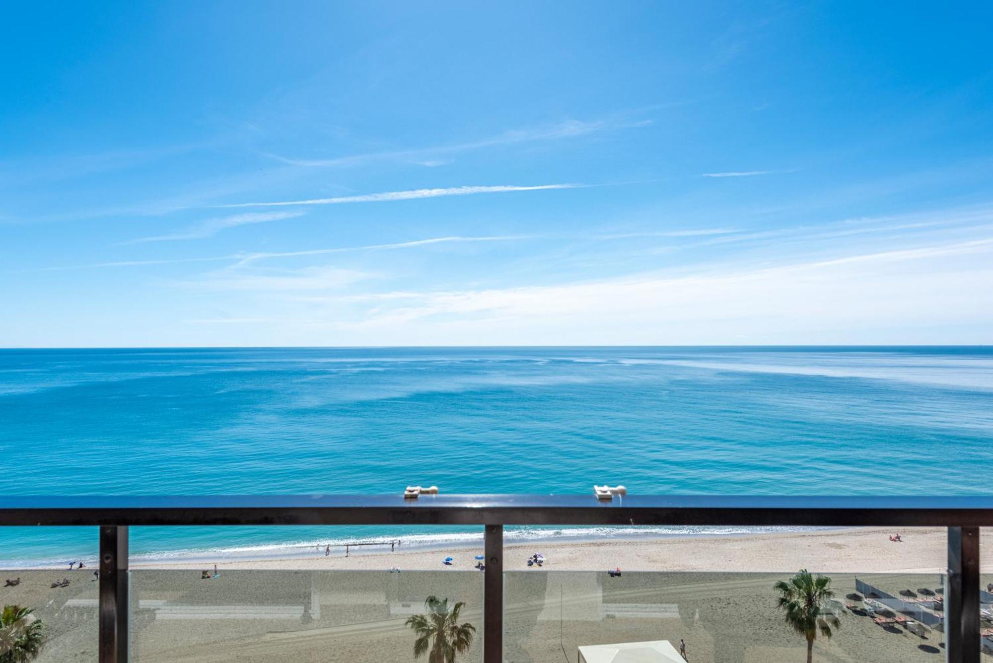 Beachfront -- New Luxury Apartment -- 1ª Linea Playa -- Fuengirola City Center -- Private Parking -- Panoramic Sea Views -- Esterno foto